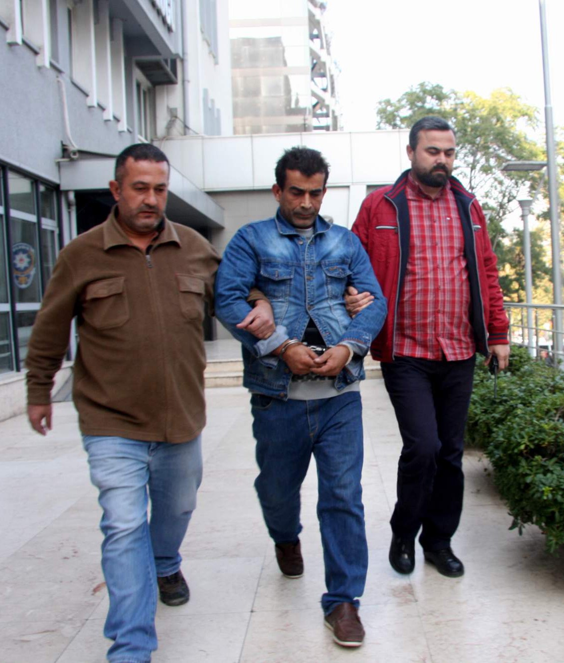 Cinayet şüphelisi Ceylanın evinde yakalandı Cinayet şüphelisi Ceylanın evinde yakalandı