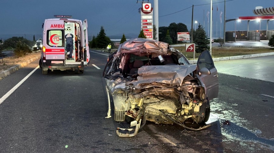 Uşak ta otomobil kamyona arkadan çarptı 1 ölü Güncel Haberler