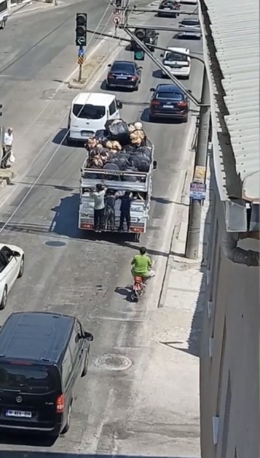 Bursa da trafikte yürekler ağza geldi Tehlikeli yolculuk Bursa