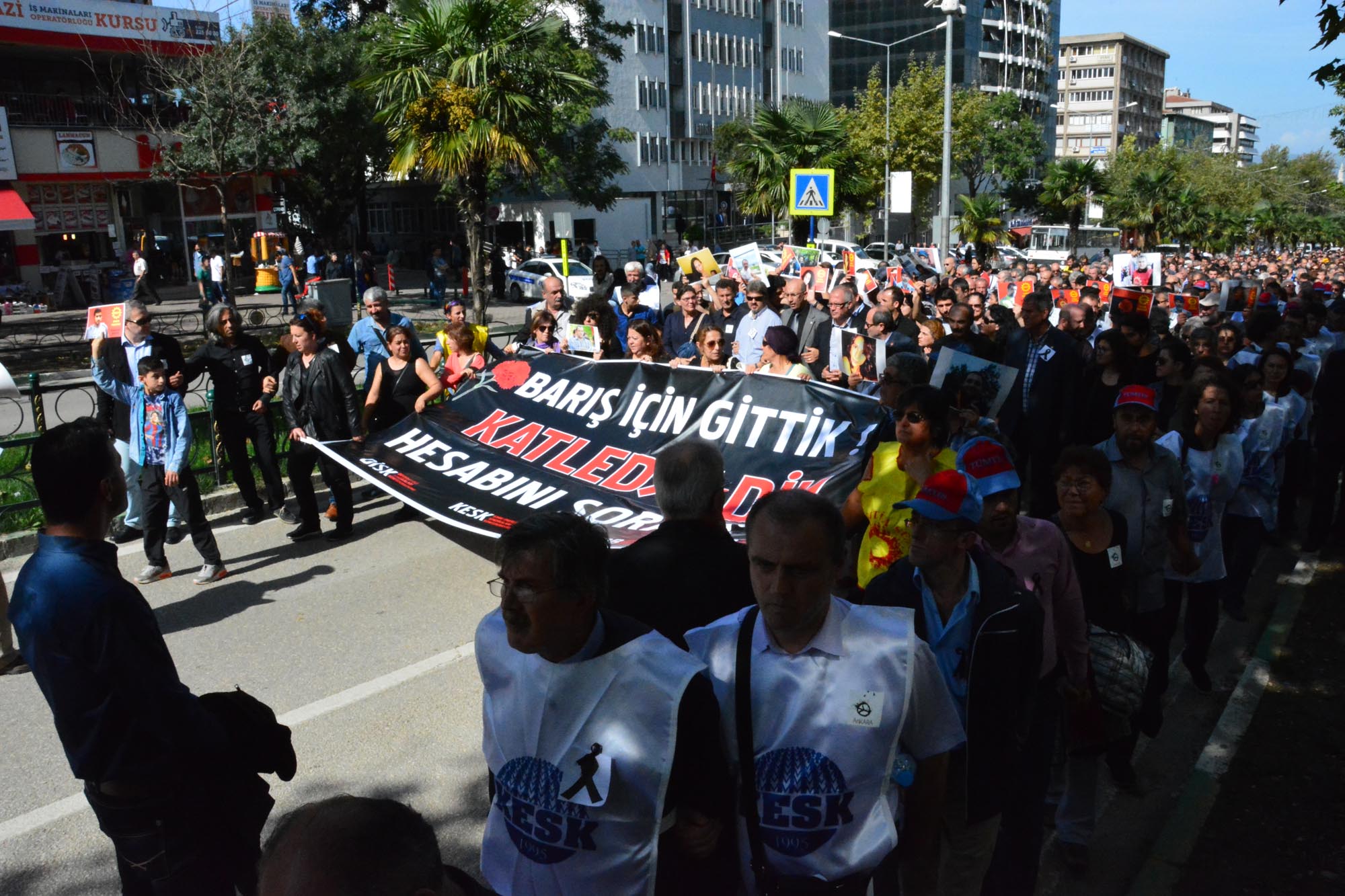 Bursa'da Sendikalar Ankara'daki Patlamayı Protesto Için Yürüdü - Bursa ...