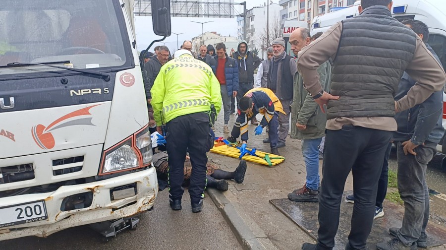 Bursa Da Geri Manevra Yapan Kamyonetin Arpt Kad N Yaraland