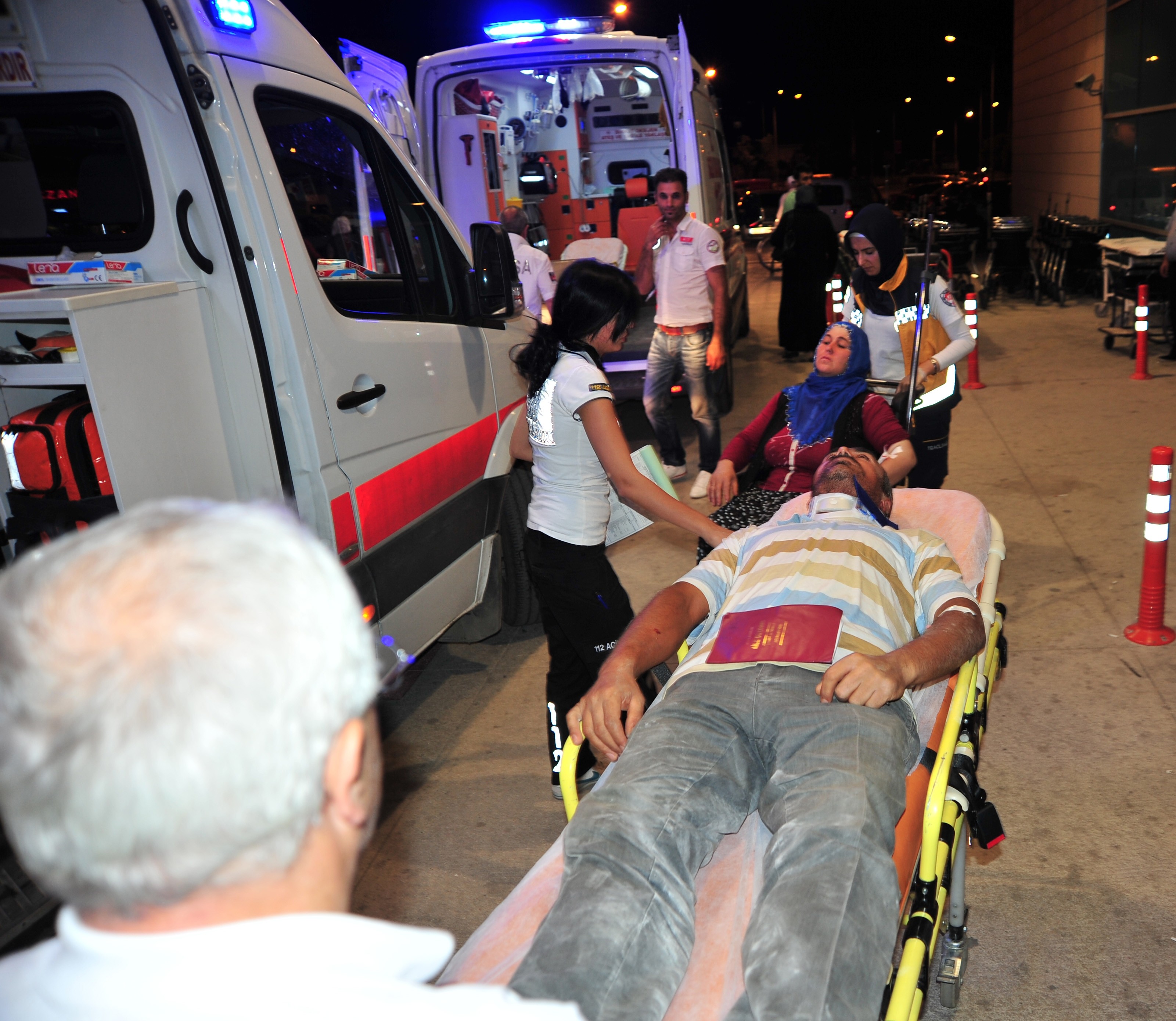 Yaralılar 112 acil servis ekipleri tarafından İnegöl Devlet Hastanesine kal...