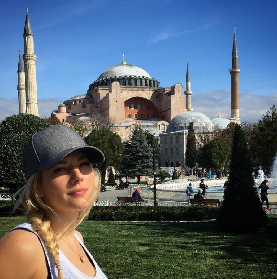 Dünyaca ünlü oyuncu başörtülü fotoğrafını paylaştı Dünyaca ünlü oyuncu başörtülü fotoğrafını paylaştı