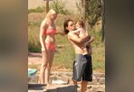 Kaan Tangöze ve Seçkin Piriler bebekleriyle tatilde