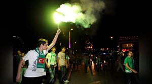 Bursaspor taraftarı şehir turu attı 