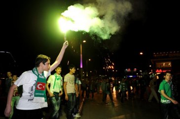 Bursaspor taraftarı şehir turu attı 