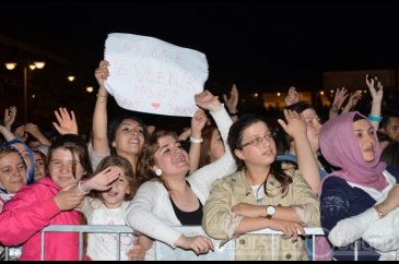 Murat Dalkılıç'a konserde evlilik teklifi