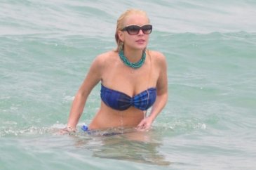 Ünlülerin bikini tutkusu
