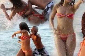 Rihanna'nın deniz keyfi