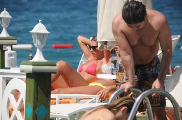 Şeyma Subaşı bikini ile yakalandı