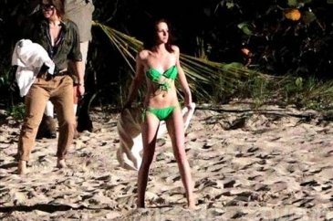 Bikinisiyle çok canlar yakacak