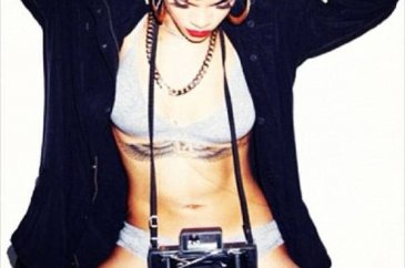 Rihanna'dan 7 Albüm İçin 7 Ayrı Poz