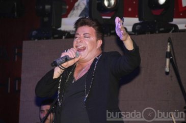 Demet Akalın ve Fatih Ürek Uludağ'da konser verdi