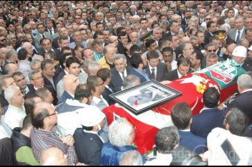 Tarih 'YAZICI' toprağa verildi...