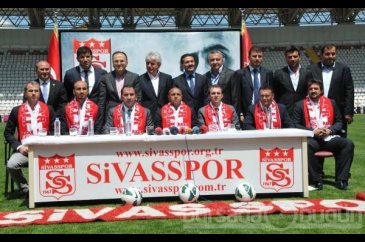 Carlos 2 yıllık sözleşme imzaladı