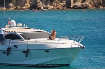 Umre'den geldi  Çeşme'ye gitti 