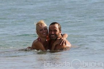 'Pamela Anderson eski eşiyle tatilde'