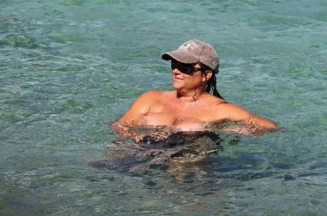 Pierce Brosnan ve karısı Keely Shaye Smith tatilde!