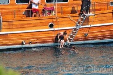Sezen Aksu bikinili yakalandı