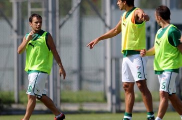 Timsah Aslan'ı gözüne kestirdi
