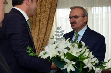 Bursaspor yönetimi Vali Karaloğlu'nu ziyaret etti