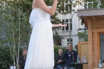 Meryem Uzerli'nin kardeşi