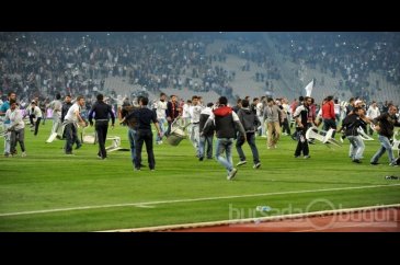 Derbide olay!Beşiktaş-Galatasaray maçı tamamlanamadı
