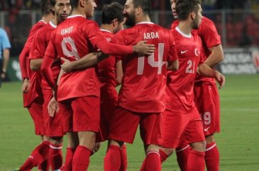 Türkiye 2'de 2 yaptı!