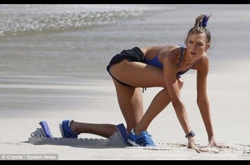 Karlie Kloss çekimlerde nefes kesti