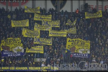Fenerbahçe tribünlerinde dikkat çeken pankartlar
