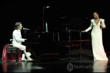  'Bizim Şarkılarımız' Timur Selçuk ve Nükhet Duru'dan geldi...