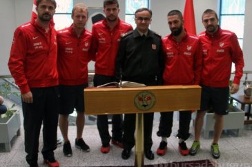 Milli takımdan gazilere moral ziyareti