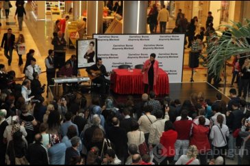 İclal Aydın Bursalı hayranlarıyla buluştu 