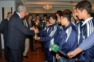 Bursaspor'dan şampiyon pilot okula yemek