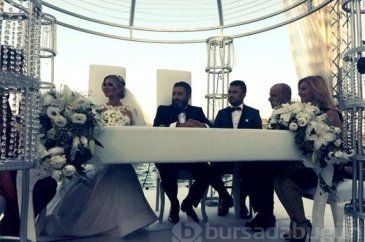 Petek Dinçöz evlendi