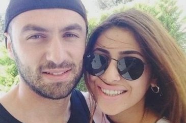 Burak Yılmaz kampta,kardeşi sahillerde