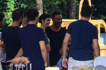 Cem Yılmaz ailesiyle oğlu Kemal'in 2. yaş gününü kutladı