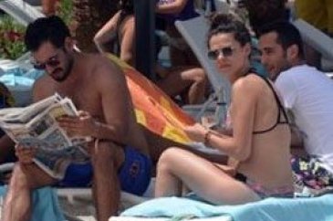 Özge Özpirinçci'nin aşk tatili devam ediyor