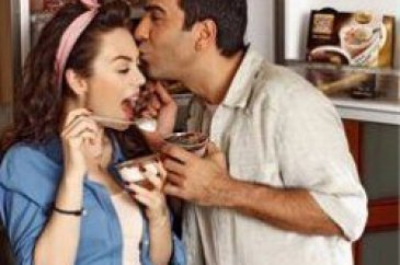 Demet Evgar ile Emre Karayel öpüşürken yakalandı