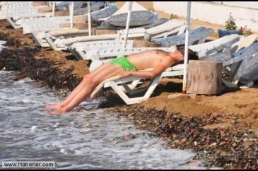 Sarp Apak'ın güneşlenme şekli herkesi şaşırttı