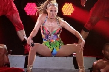 Jennifer Lopez'den sahnede büyüleyici şov