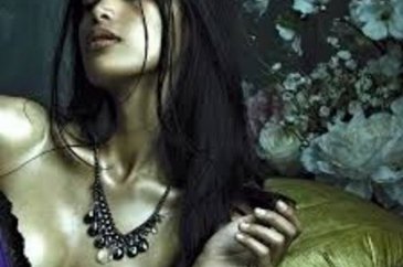 Ünlü model meğer erkekmiş