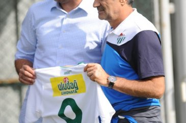 Hakan Şükür'den Ozan Tufan'a özel ilgi!