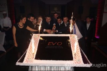 Evo'nun 10. yaşına Şampanyalı kutlama...