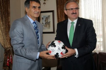Şenol Güneş'ten Vali Karaloğlu'na ziyaret