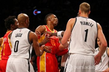 NBA'de Garnett, Howard'a kafa attı!