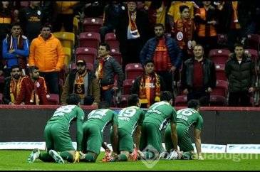 Timsah İstanbul'da fırsat tepti!