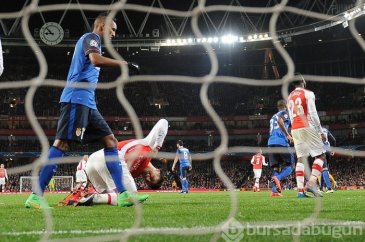 Monaco, Arsenal'i Emirates'e gömdü!