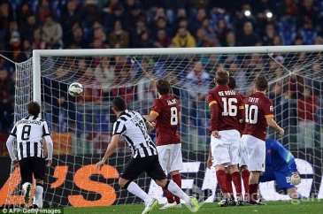 Juventus Roma'dan istediğini aldı