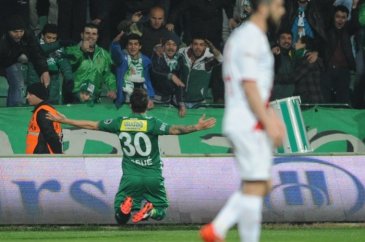 Timsah Balıkesir'e acımadı!